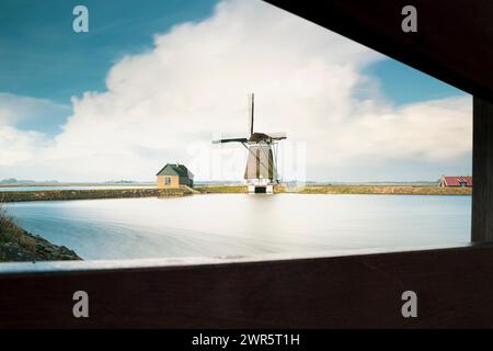 Mulino a vento "Het Noord", patrimonio olandese, sull'isola di Texel, nel paesaggio del Mare di Wadden, unesco, nei Paesi Bassi Foto Stock