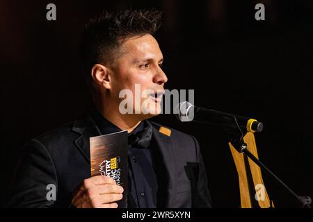 Edmonton, Canada. 10 marzo 2024. Stirling John riceve il Premio per lo Spirito della Comunità al tredicesimo Country Music Alberta Awards annuale a Edmonton. Credito: SOPA Images Limited/Alamy Live News Foto Stock