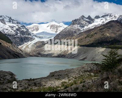 Lingua del ghiacciaio Calluqueo e lago glaciale, Patagonia, Cile Foto Stock
