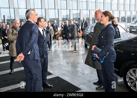 La principessa ereditaria di Svezia Vittoria arriva al quartier generale della NATO per la cerimonia di innalzamento della bandiera in seguito all'adesione della Svezia all'alleanza a Bruxelles, Belgio, l'11 marzo 2024.foto: Henrik Montgomery / TT / codice 10060 Foto Stock