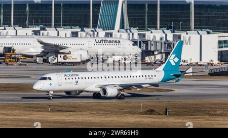 München, Deutschland - 1. Gennaio 2022: Ein Embraer 195LR von Air Dolomiti startet vom Flughafen München. Registrazione i-ADJL. Foto Stock