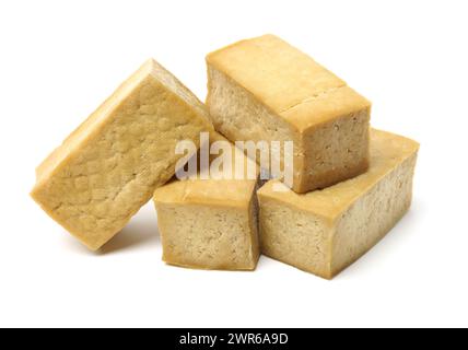 Cagliata di fagioli secchi su sfondo bianco Foto Stock