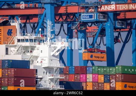 Container-Terminal-Altenwerder, Hapag-Lloyd Containerschiff Frankfurt Express bei der BE- und Entladung, Hamburg, Deutschland Hafen Hamburg *** Container Terminal Altenwerder, Hapag Lloyd Container Ship Frankfurt Express durante le operazioni di carico e scarico, Amburgo, Germania Porto di Amburgo Foto Stock