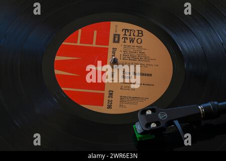 Tom Robinson Band TRB due album in vinile LP con tonearm, cartuccia, headshell e stilo su giradischi - 1979 TRB2 Foto Stock