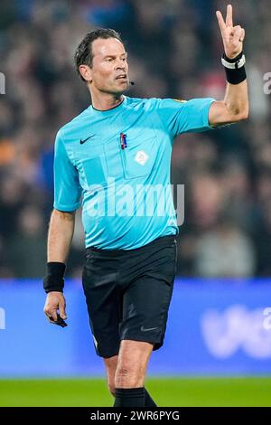 Rotterdam - arbitro Bas Nijhuis durante l'incontro Eredivisie tra Feyenoord e Heracles Almelo allo Stadion Feijenoord De Kuip il 10 marzo 2024 a Rotterdam, Paesi Bassi. (Foto Box to Box/Tom Bode) Foto Stock