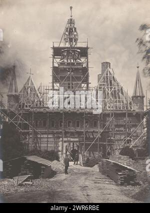 Ricostruzione del castello di Wijchen, anoniem (Monumentenzorg), (attribuito a), Wijchen, 1908, supporto fotografico, stampa in gelatina argento, altezza 217 mm x larghezza 162 mm, fotografia Foto Stock