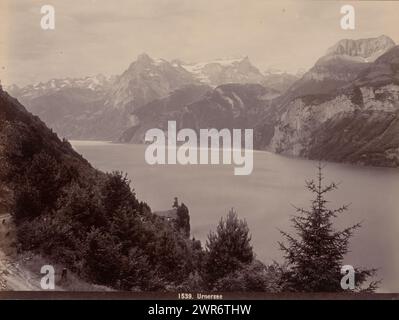 Urnersee, Cantone di Uri, Svizzera, l'Urnersee si trova nella Svizzera centrale e non è un lago indipendente, ma fa parte del Lago di Lucerna [tedesco: Vierwaldstättersee]. Un massiccio di montagna può essere visto sullo sfondo., Gebrüder Wehrli, (attribuito a), Svizzera, c. 1900 - c. 1920, carta, stampa in argento gelatina, altezza 163 mm, larghezza 218 mm, fotografia Foto Stock