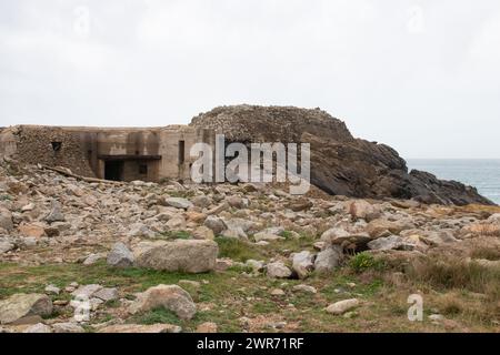 Alderney Channel Islands seconda guerra mondiale seconda guerra mondiale occupazione bunker tedeschi nazisti litorale in cemento roccioso muro difensivo Atlantico Foto Stock