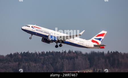 Zürich, Schweiz - 28. Febbraio 2022: Ein Airbus A320-251N (Airbus A320neo) von British Airways startet vom Flughafen Zürich. Foto Stock