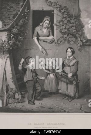 Tre bambini con una donna appoggiata fuori da una finestra, i piccoli Savoyards (titolo sull'oggetto), tre Savoyard bambini stanno di fronte ad una casa in cui una donna si appoggia fuori da una finestra. Il ragazzo balla con la musica che la ragazza suona a destra sulla burrasca. La ragazza nel mezzo viene gettata nel grembiule un pezzo di formaggio dalla donna. Targa Premium a Kunstkronijk 1853-54., stampatore: Anonimo, dopo la pittura di: Jozef Geirnaert, Paesi Bassi, in o prima del 1853 - 1854, carta, altezza 620 mm x larghezza 463 mm, stampa Foto Stock