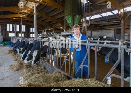 Francia, Indre et Loire, Sonzay, Gautraie farm, famiglia Kuipers, originario dei Paesi Bassi, si stabilì a Sonzay nel 1993. Lì allevano vacche da latte e trasformano parte del latte in burro e gelati Gouda a latte crudo. Foto di Pascal Avenet/ABACAPRESS.COM Foto Stock