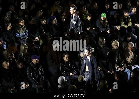 Tokyo, Giappone. 11 marzo 2024. Le modelle che indossano il marchio di moda TANAKA camminano lungo la passerella durante la Rakuten Fashion Week TOKYO 2024 Autunno/Inverno Collection al Yoyogi 2nd Gymnasium. La settimana della moda va dall'11 al 16 marzo. (Credit Image: © Rodrigo Reyes Marin/ZUMA Press Wire) SOLO PER USO EDITORIALE! Non per USO commerciale! Foto Stock