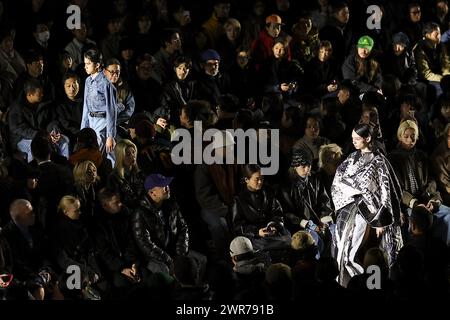 Tokyo, Giappone. 11 marzo 2024. Le modelle che indossano il marchio di moda TANAKA camminano lungo la passerella durante la Rakuten Fashion Week TOKYO 2024 Autunno/Inverno Collection al Yoyogi 2nd Gymnasium. La settimana della moda va dall'11 al 16 marzo. (Credit Image: © Rodrigo Reyes Marin/ZUMA Press Wire) SOLO PER USO EDITORIALE! Non per USO commerciale! Foto Stock