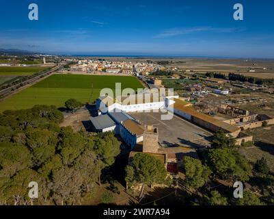 Vista aerea di la Torra - Camarles Rice Interpretation Center (Baix Ebre, Tarragona, Catalogna, Spagna) ESP: Vista aérea de la Torra - Camarles, España Foto Stock