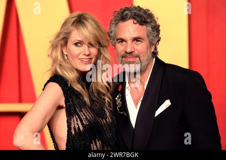 Sunrise Coigney mit Ehemann Mark Ruffalo bei der Vanity Fair Oscar Party 2024 anlässlich der 96. Oscar-Verleihung im Wallis Annenberg Center for the Performing Arts Beverly Hills, 10.03.2024 anni Foto Stock