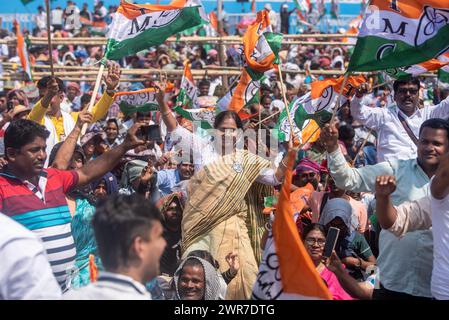 Kolkata, India. 10 marzo 2024. Il Congresso Trinamool lancia la campagna di sondaggi Lok Sabha con un mega raduno nel Brigade Parade Ground di Kolkata, il 10 marzo 2024. Kolkata, India. (Foto di Amlan Biswas/Pacific Press/Sipa USA) credito: SIPA USA/Alamy Live News Foto Stock