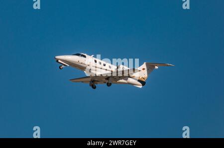 Ein Embraer Phenom 100 von Arcus Air Group startet vom Flughafen Zürich. Registrazione D-IAAS. (Zürich, Schweiz, 28.02.2022) Foto Stock