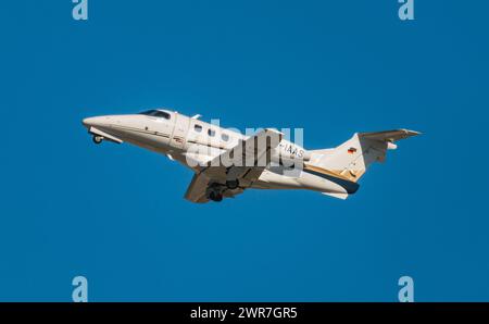 Ein Embraer Phenom 100 von Arcus Air Group startet vom Flughafen Zürich. Registrazione D-IAAS. (Zürich, Schweiz, 28.02.2022) Foto Stock