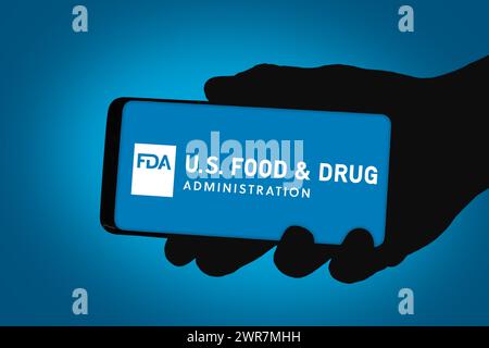 Agenzia per la somministrazione di alimenti e farmaci visualizzata sullo smartphone Foto Stock