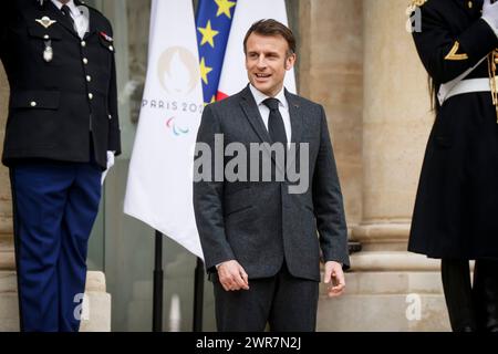 © THOMAS PADILLA/MAXPPP - 11/03/2024 ; PARIGI, FRANCIA ; LE PRESIDENT DE LA REPUBLIQUE, EMMANUEL MACRON RECOIT LE PREMIER MINISTRE DU ROYAUME DE THAILANDE AU PALAIS DE L'ELYSEE. Il presidente francese Emmanuel Macron riceve il primo ministro thailandese all'Elysee Palace di Parigi, l'11 marzo 2024. Crediti: MAXPPP/Alamy Live News Foto Stock