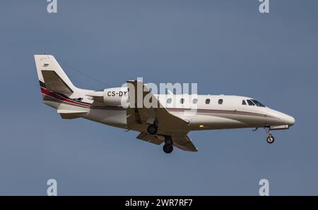 Eine Cessna 560XL Citation XLS eines privaten Besitzers im Landeanflug auf den Flughafen Zürich. Registrazione CS-DXN. (Zürich, Svizzera, 21.03.2022) Foto Stock