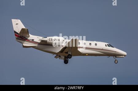 Eine Cessna 560XL Citation XLS eines privaten Besitzers im Landeanflug auf den Flughafen Zürich. Registrazione CS-DXN. (Zürich, Svizzera, 21.03.2022) Foto Stock