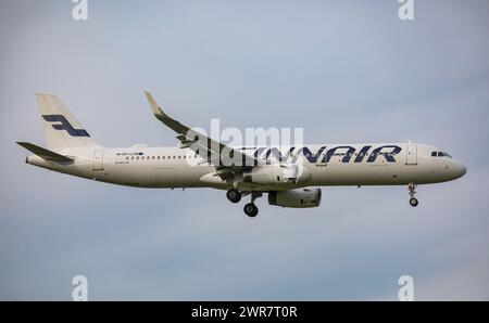 Ein Airbus A321-231 von Finnair im Landeanflug auf den Flughafen Zürich. Kennung OH-LZM. (Zürich, Schweiz, 10.05.2022) Foto Stock