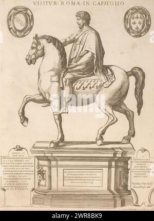 Statua di Marco Aurelio, Visitur Romae in Capitolio (titolo sull'oggetto), Speculum Romanae Magnificentiae (titolo della serie), Statua di Marco Aurelio a cavallo, sul Campidoglio a Roma. La stampa fa parte di un album., stampatore: Anonimo, editore: Nicolaus van Aelst, Nicolaus van Aelst, Italia, c. 1537 - 1613, carta, incisione, altezza 463 mm x larghezza 339 mm, stampa Foto Stock