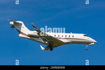 Ein Bombardier Challenger 350 von NETJETS Europe im Landeanflug auf den Flughafen Zürich. Registrazione CS-CHG. (Zürich, Schweiz, 14.05.2022) Foto Stock