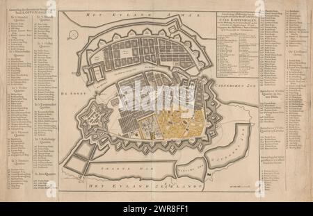 Mappa di Copenaghen, disegno accurato della capitale reale danese e residenza della città di Copenaghen (...) (Titolo in oggetto), Mappa di Copenaghen che mostra i danni provocati dall'incendio dell'ottobre 1728. La parte della città di colore giallo (in basso a destra) è stata ridotta in cenere durante l'incendio. Su entrambi i lati della mappa c'è una leggenda che mostra le strade della città., stampatore: Anonimo, editore: Reinier Ottens (i) & Josua, Amsterdam, dopo il 1728 circa, carta, incisione, incisione, stampa letterpress, altezza 563 mm x larghezza 843 mm, stampa Foto Stock