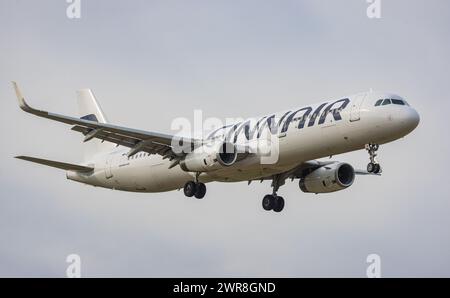 Ein Airbus A321-231 von Finnair im Landeanflug auf den Flughafen Zürich. Kennung OH-LZM. (Zürich, Schweiz, 10.05.2022) Foto Stock