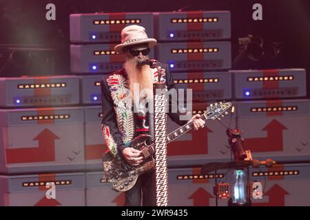 Hollywood, Stati Uniti. 10 marzo 2024. Billy Gibbons di ZZ Top si esibisce a Fort Lauderdale, Florida il 10 marzo 2024. Il trio è in tour con i Lynyrd Skynyrd. (Foto di Geoffrey Clowes/Sipa USA) credito: SIPA USA/Alamy Live News Foto Stock