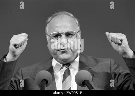 Bundeskanzler Helmut Kohl bei einer Veranstaltung zur Bürgerschaftswahl in Hamburg im mai 1987 *** Cancelliere federale Helmut Kohl in occasione delle elezioni parlamentari tenutesi ad Amburgo nel maggio 1987 Foto Stock
