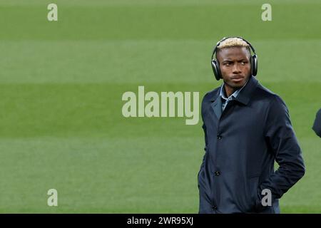 Barcellona, Napoli, SPAGNA. 11 marzo 2024. Victor Osimhen del Napoli cammina in campo alla vigilia della partita di calcio a 2 tappe di UEFA Champions League 16 contro il Napoli all'Estate Louis Companys di Barcellona, l'11 marzo 2023 (Credit Image: © Ciro De Luca/ZUMA Press Wire) SOLO PER USO EDITORIALE! Non per USO commerciale! Foto Stock