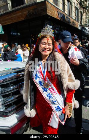 La dea cinese del 2022 alla Parata del capodanno cinese del 2024, che celebra l'anno del Drago a New York, Chinatown. Foto Stock