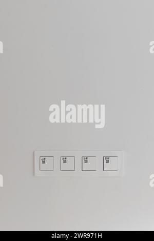 Interruttori luce con codice QR per gestirli da un'app Foto Stock