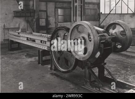 Ampaspers, Ampaspers, destinato ad una fabbrica di zucchero sconosciuta. Parte del raccoglitore con foto di macchine della N.V. Machinefabriek Braat di Surabaya destinate all'industria dello zucchero olandese a Giava, dal periodo 1917-1938. Anonimo, Surabaya, 1917-1938, supporto fotografico, stampa in argento gelatina, altezza 124 mm x larghezza 180 mm, fotografia Foto Stock