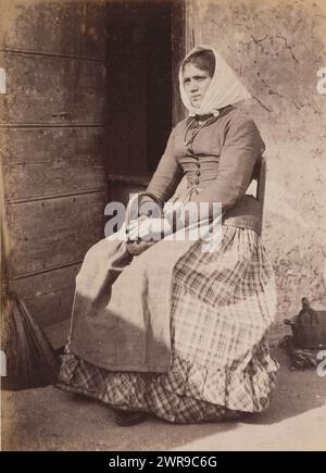 Ritratto di una donna sconosciuta su una sedia, anonimo, Italia, c. 1850 - in o prima del 1860, supporto fotografico, stampa albume, altezza 135 mm x larghezza 96 mm, fotografia Foto Stock
