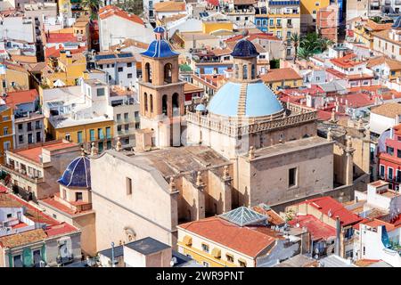 Vista della cattedrale di Alicante dal castello di Santa Barbara. Spagna. Foto Stock