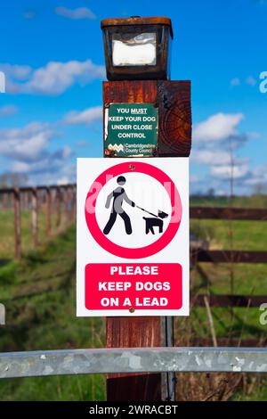 Keep Dogs on Leads Sign a Graveley, Cambridgeshire Foto Stock