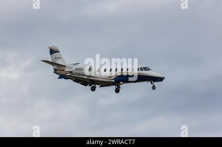 Eine Cessna 560XL Citation XLS von Silesia Air ist im Landeanflug auf den Flughafen Zürich. Registrazione OK-SLX. (Zürich, Svizzera, 29.12.2022) Foto Stock