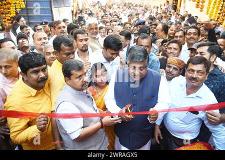 Patna, India. 11 marzo 2024. PATNA, INDIA - 11 MARZO: Il deputato del BJP Ravishankar Prasad inaugura Mithapur-R'Block a piedi sul ponte l'11 marzo 2024 a Patna, India. (Foto di Santosh Kumar/Hindustan Times/Sipa USA) credito: SIPA USA/Alamy Live News Foto Stock