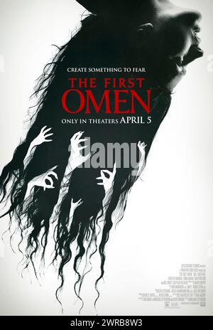 The First Omen (2024) diretto da Arkasha Stevenson e interpretato da Nell Tiger Free, Bill Nighy e Ralph Ineson. Una giovane donna americana viene inviata a Roma per iniziare una vita di servizio alla chiesa, ma incontra un'oscurità che la fa mettere in discussione la sua fede e scopre una cospirazione terrificante che spera di portare alla nascita del male incarnato. US un foglio poster ***SOLO PER USO EDITORIALE***. Crediti: BFA / 20th Century Studios Foto Stock