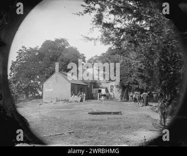 Tribunale di Charles City, Virginia. Vista posteriore, o'Sullivan, Timothy H., 1840-1882, fotografo, 1864 giugno 13., Stati Uniti, storia, Guerra civile, 1861-1865, negativi in vetro, 1860-1870, stereografi, 1860-1870, 1 negativo: vetro, stereografo, collodion bagnato, 4 x 10 pollici Foto Stock