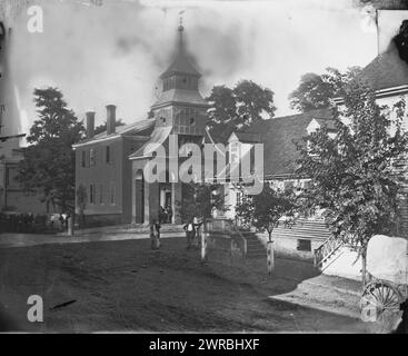 Culpeper Court House, Va.. Corte, con un gruppo di confederati catturati a Cedar Mountain sul balcone, fotografia dal principale teatro orientale della guerra, Bull Run, 2nd Battle of, Virginia, 1862, luglio-agosto 1862., o'Sullivan, Timothy H., 1840-1882, fotografo, 1862 agosto., Stati Uniti, storia, Guerra civile, 1861-1865, prigionieri, confederati, negativi di vetro, 1860-1870, stereografi, 1860-1870, 1 negativo: vetro, stereografo, collodion umido, 4 x 10 pollici Foto Stock