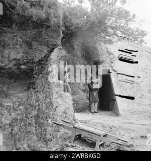 Yorktown, Virginia. Grotta Cornwallis. Usato come magazzino di polveri dai Confederati, tra il 1861 e il 1869, Stati Uniti, storia, Guerra civile, 1861-1865, negativi di vetro, 1860-1870., stereografi, 1860-1870, negativi di vetro, 1860-1870, 1 negativo (2 piastre): vetro, stereografo, collodion umido Foto Stock