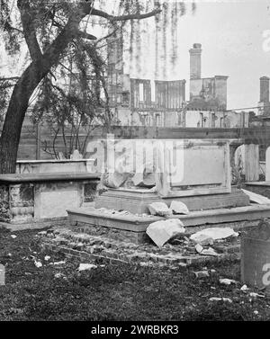 Charleston, Carolina del Sud. Il cimitero bombardato della Circular Church, Barnard, George N., 1819-1902, fotografo, 1865 aprile, Stati Uniti, storia, Guerra civile, 1861-1865, negativi di vetro, 1860-1870., stereografi, 1860-1870, negativi di vetro, 1860-1870, 1 negativo (2 piastre): vetro, stereografo, collodion umido Foto Stock