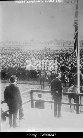 Carson Addressing Ulster Army, Photo Shows Sir Edward H. Carson, leader del Partito Unionista irlandese., 1914 marzo 3, Glass negatives, 1 negative: Glass Foto Stock