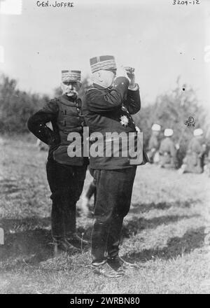 Gen. Joffre, la fotografia mostra il generale francese Joseph Jacques Césaire Joffre (1852-1931) che prestò servizio durante la prima guerra mondiale, tra ca. 1914 e ca. 1915, Guerra Mondiale, 1914-1918, Glass negative, 1 negativo: Vetro Foto Stock