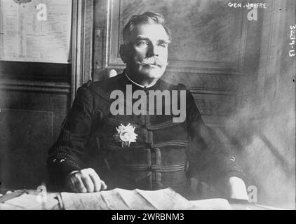 Gen. Joffre, la fotografia mostra il generale francese Joseph Jacques Césaire Joffre (1852-1931) che prestò servizio durante la prima guerra mondiale, tra ca. 1910 e ca. 1915, Glass negative, 1 negativo: Glass Foto Stock